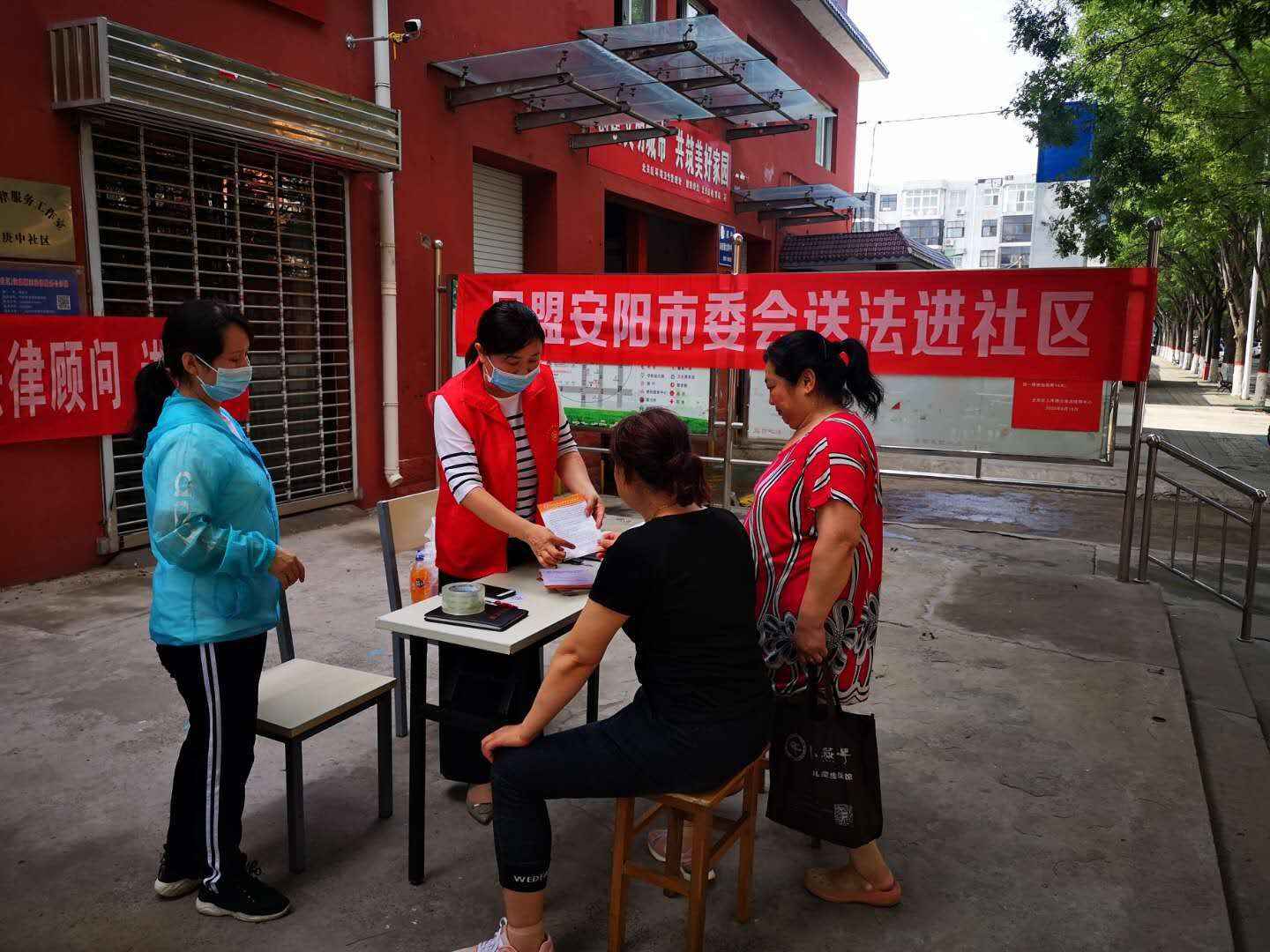 民盟安阳市委会开展送法进社区活动