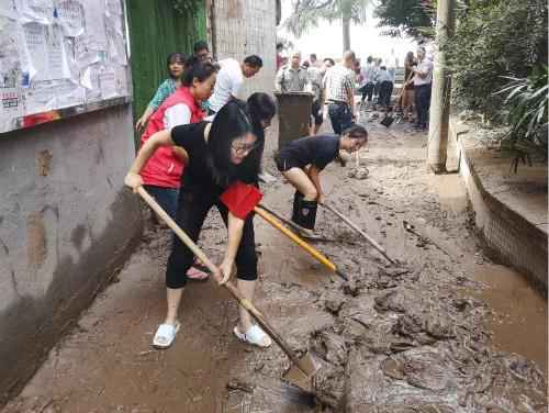 携手同心抗洪灾 乐山民革在行动