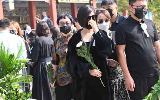 黄子韬父亲丧事从简,追悼会仅设一小厅供亲友悼念