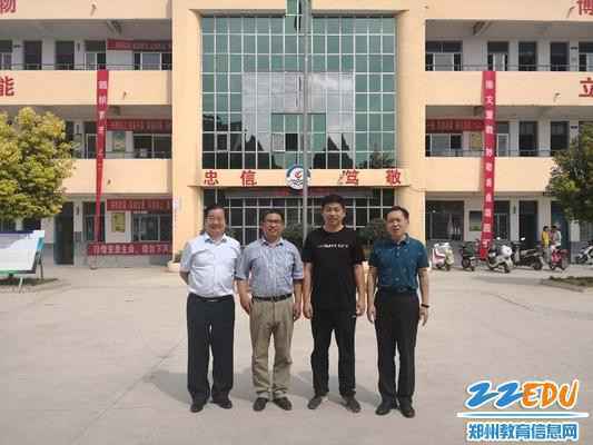 3 与支教学校校长交流