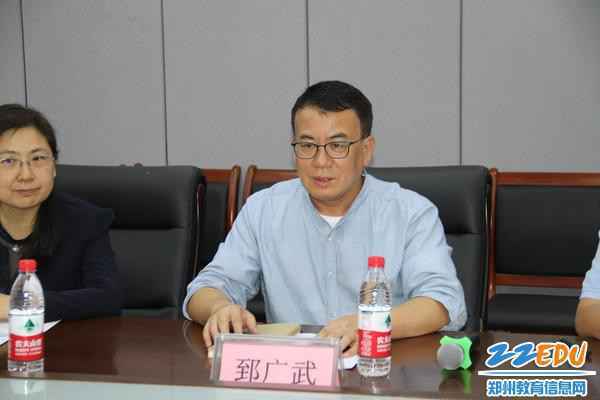 郑州八中校长郅广武对检查组的到来表示欢迎 郑州八中校长郅广武对检查组的到来表示欢迎
