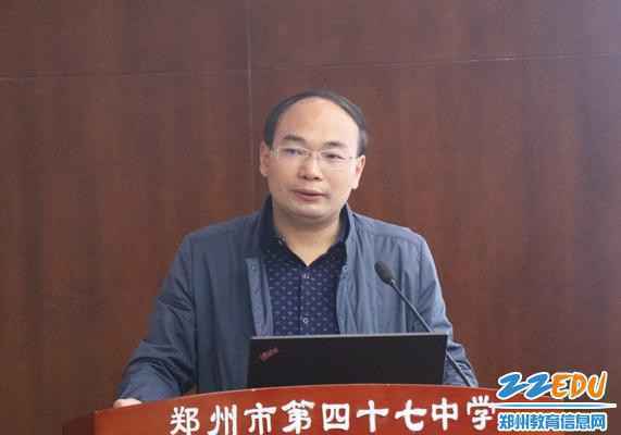 郑州市第四十七高级中学副校长栗红涛指导教学工作
