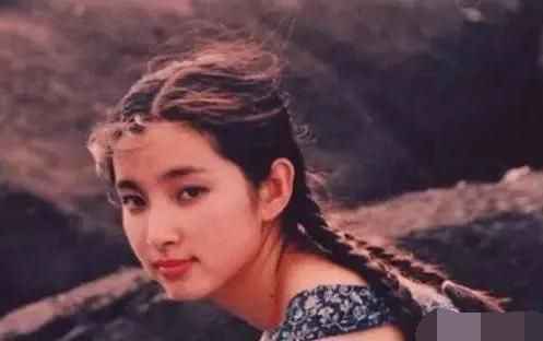 李冰冰透露已与小16岁男友分手 昔日多次同框撒糖