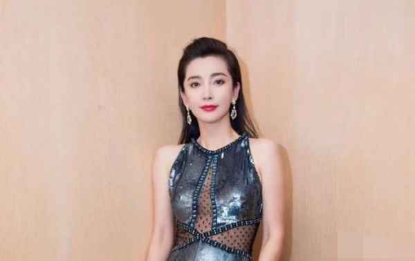 李冰冰透露已与小16岁男友分手 昔日多次同框撒糖