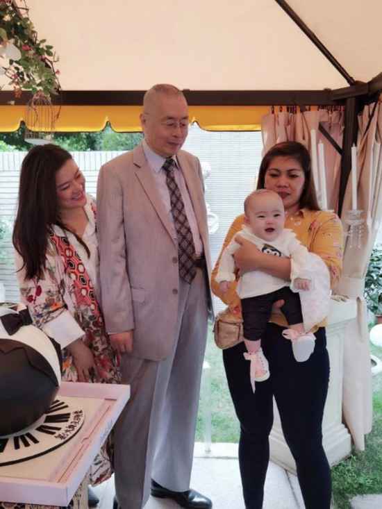 “钢琴大师”刘诗昆82岁生日宴,四个月大女儿成主角