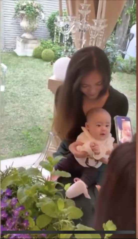 “钢琴大师”刘诗昆82岁生日宴,四个月大女儿成主角