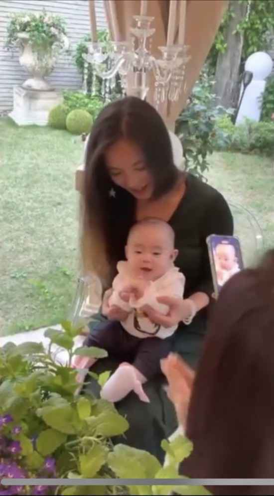 “钢琴大师”刘诗昆82岁生日宴,四个月大女儿成主角