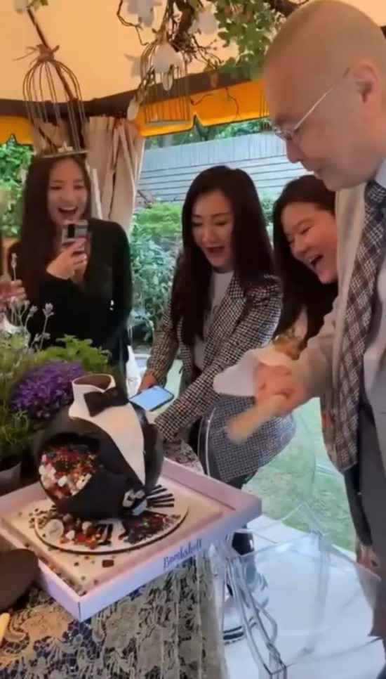 “钢琴大师”刘诗昆82岁生日宴,四个月大女儿成主角