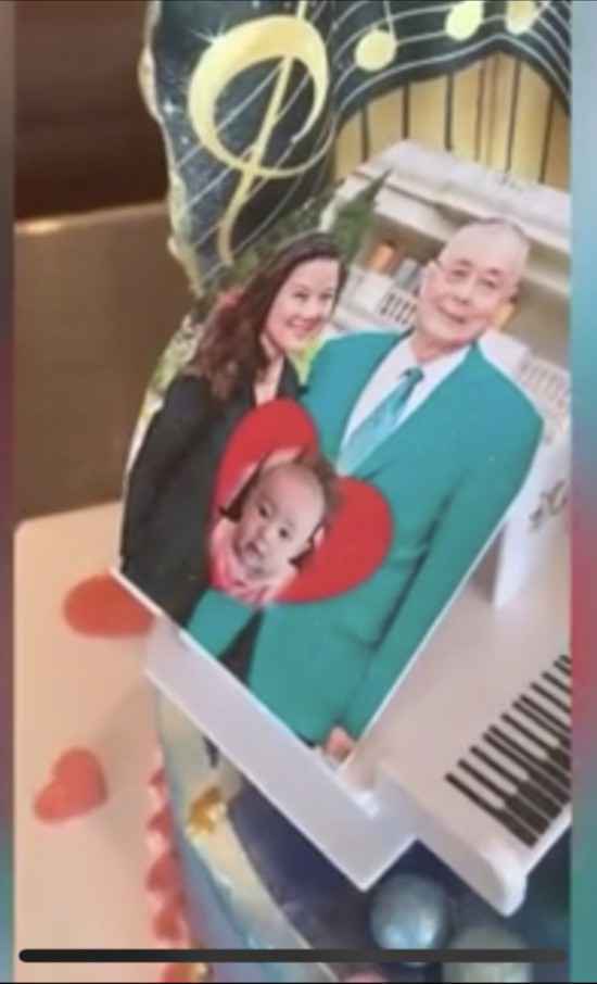 “钢琴大师”刘诗昆82岁生日宴,四个月大女儿成主角