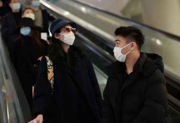 怀二胎?奚梦瑶与老公约会 疑发胖走路不停看肚子