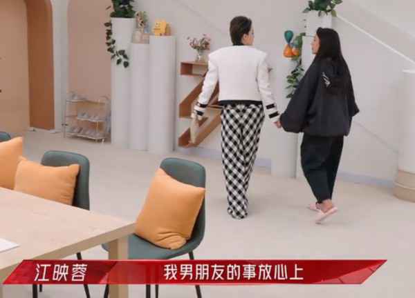  张馨予首次带老公何捷公开互动，为爱情定居广州