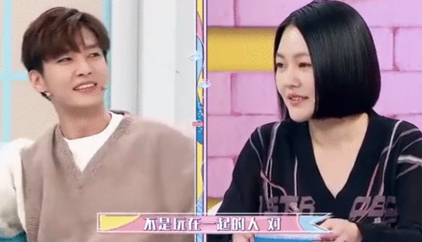 炎亚纶被问男团是否也有&ldquo;小团体&rdquo;，笑称：很难避免