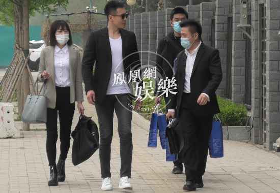 高云翔出席违约案庭审 澳洲归国后首次公开露面