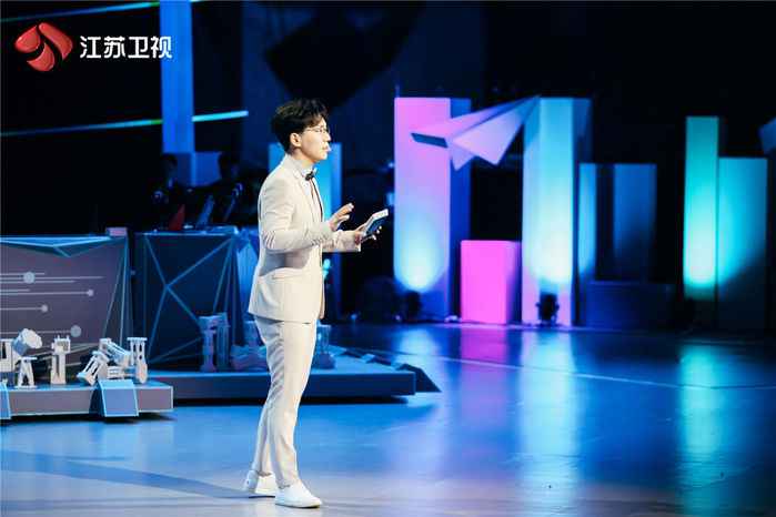“超脑少年”充当城市“智慧大脑” 红绿灯背后的玄机你知多少?