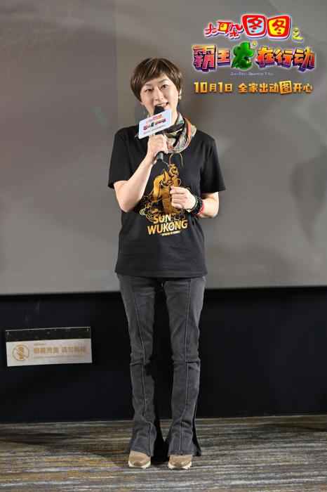  《大耳朵图图之霸王龙在行动》首映 蔡国庆父子合唱
